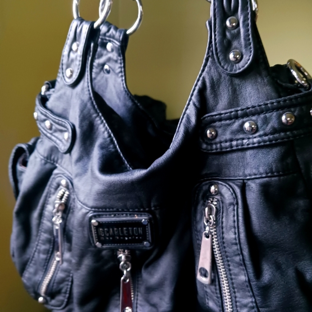 Scarlton Black Leather Handbag